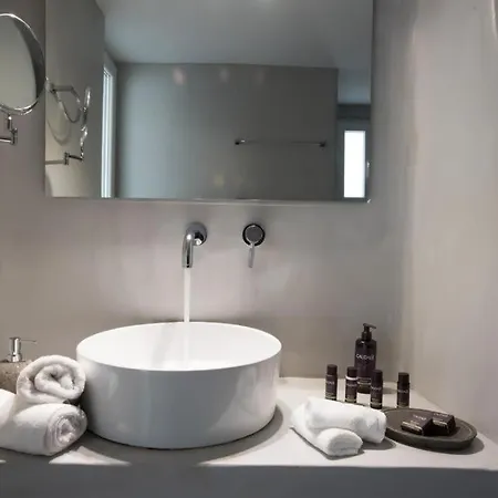 Jonaz Rooms & Suites
