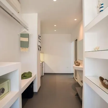 Jonaz Rooms & Suites